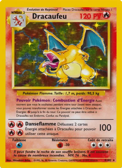 Carte Pokémon Dracaufeu du Set de Base, numéro 4/102, avec son dessin brillant.